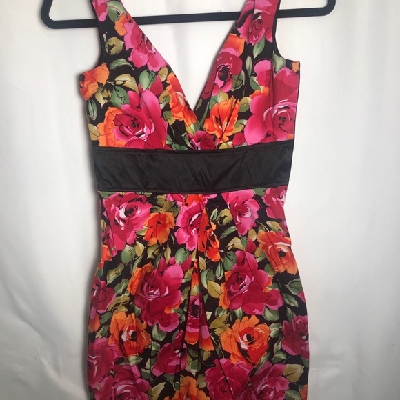 - Womens Dress. Size Small - Picture 2 of 6